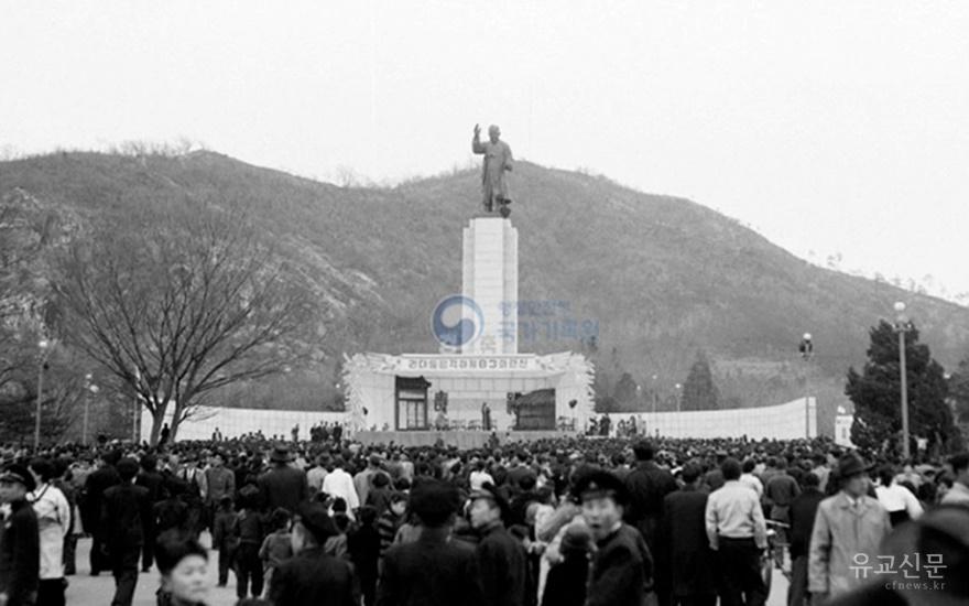 남산 이승만 동상(1958년)(편집수정).jpg