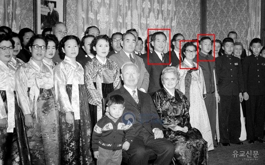 경무대의 이기붕 가족(1957)(편집수정).jpg