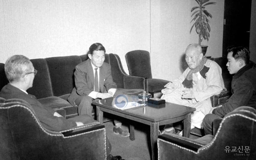 장면과 김창숙 대화(1960)(편집수정).jpg